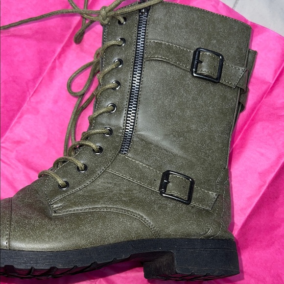 Chic Olive Lace-Up Ankle Boots - Picture 5 of 6